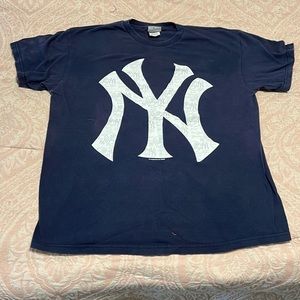 Men’s Large MLB NY Yankees T shirt!